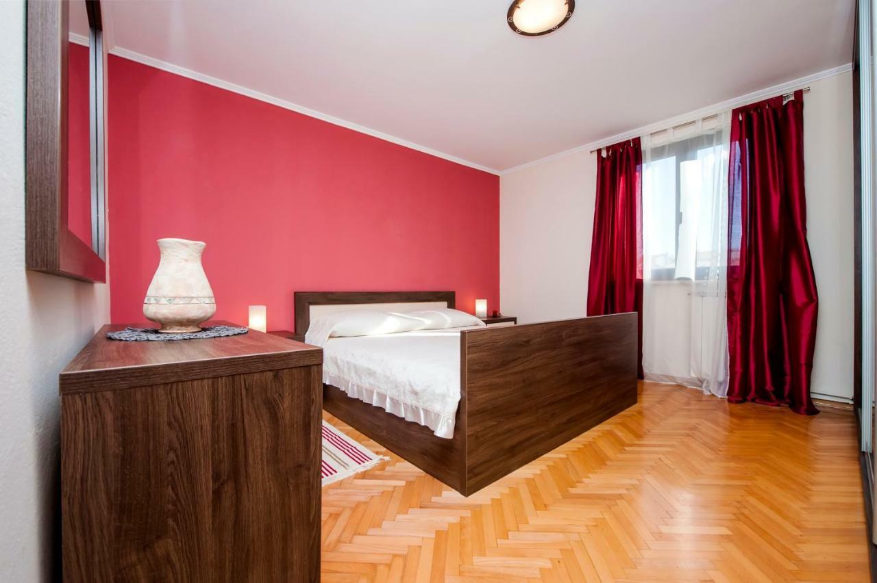Apartment Nika Ровин Екстериор снимка