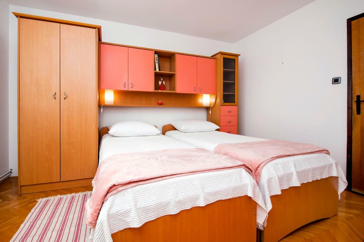 Apartment Nika Ровин Екстериор снимка