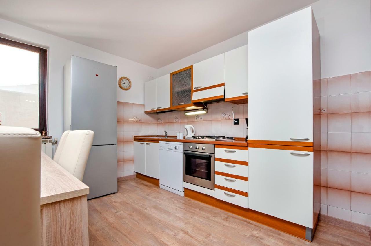 Apartment Nika Ровин Екстериор снимка