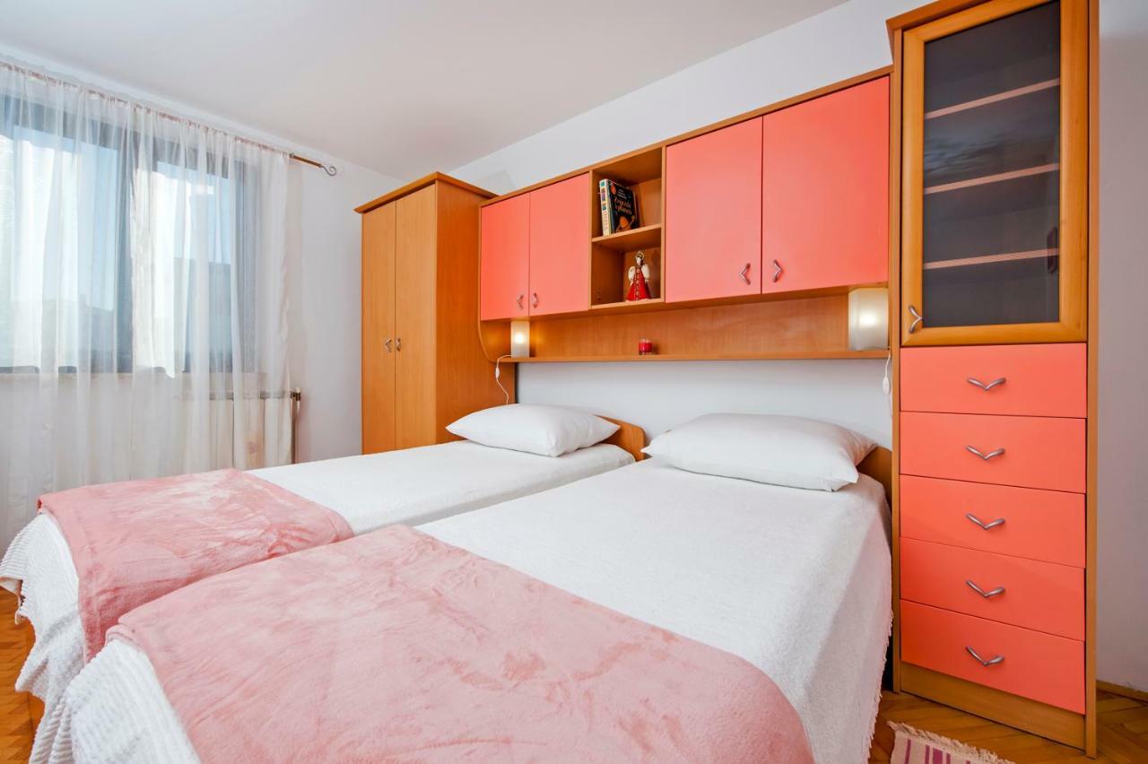 Apartment Nika Ровин Екстериор снимка