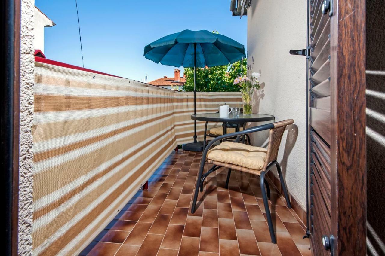 Apartment Nika Ровин Екстериор снимка