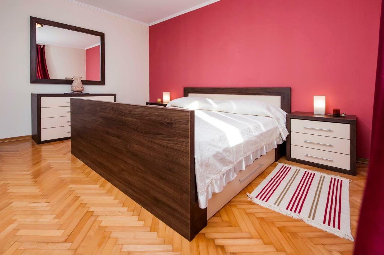 Apartment Nika Ровин Екстериор снимка