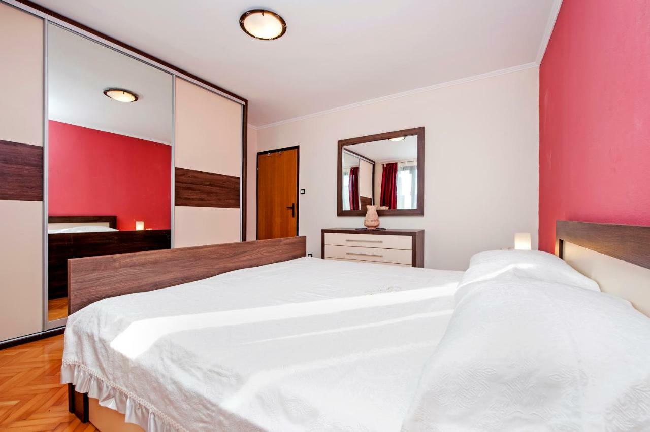 Apartment Nika Ровин Екстериор снимка
