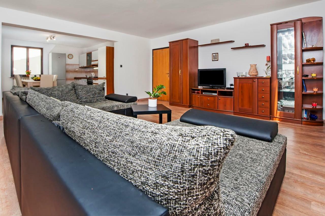 Apartment Nika Ровин Екстериор снимка