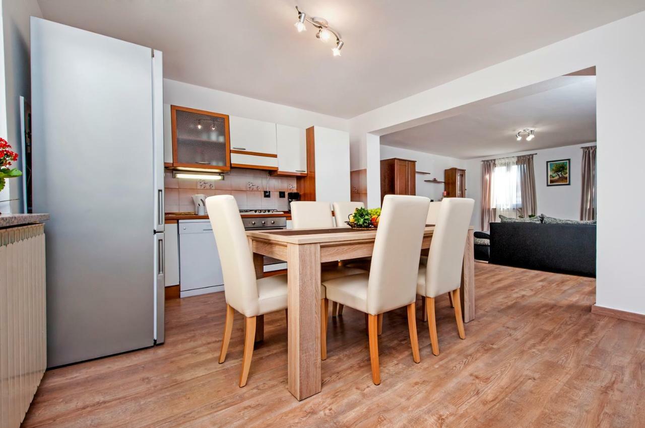 Apartment Nika Ровин Екстериор снимка