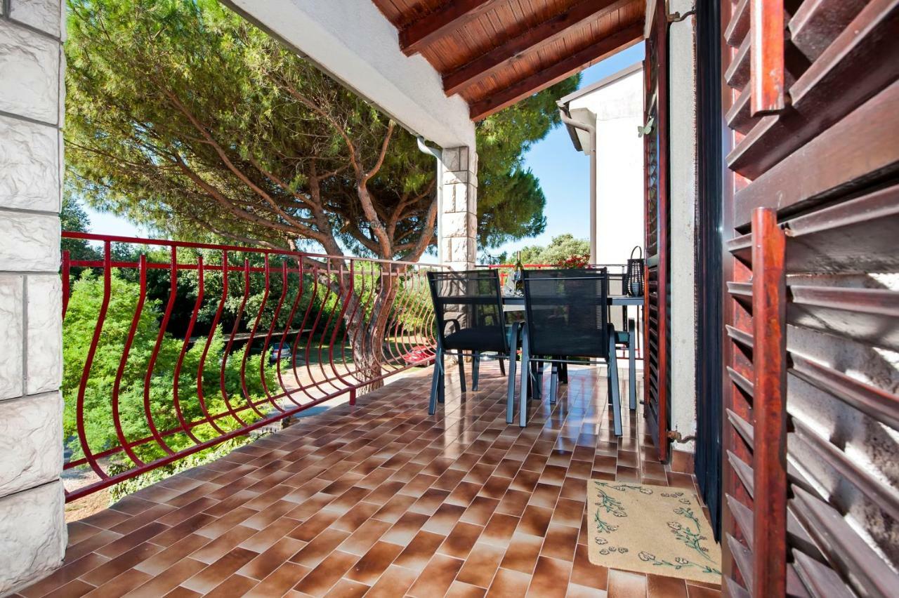Apartment Nika Ровин Екстериор снимка