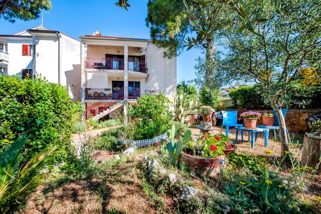 Apartment Nika Ровин Екстериор снимка